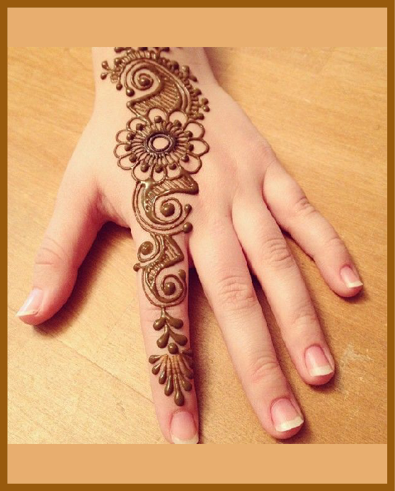 Minimal Aesthetic Back Hand Mehndi With Diagonal Stripes